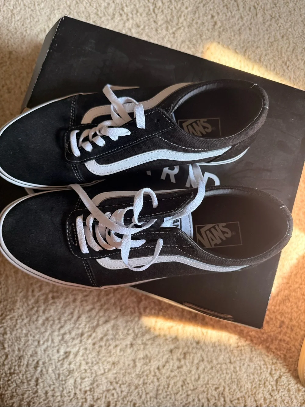 Vans Black and White Old Skool Low-Top Sneakers brand new, no box
